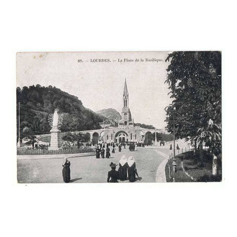 Tarjeta Postal Lourdes. La Place de la Basilique