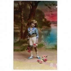 Postal Niña con flores....