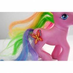Mi Pequeño Pony (My Little Pony) Rosa de Hasbro 2005. Magnético. Con mariposa en relieve