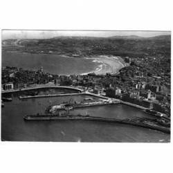 Postal Gijón. Vista general puerto y playa No. 13