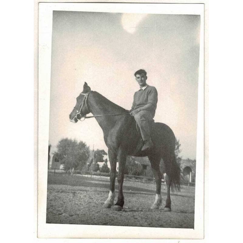 Fotografía antigua joven a caballo. Años 50