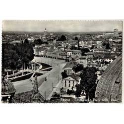 Postal Italia. Padova. Panorama e Prato della Valle No. 18