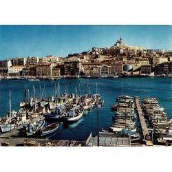 Postal Francia. Marseille. Le Vieux Port et Notre-Dame-de-la-Garde 1355/137