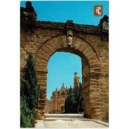 Postal Málaga. Antequera. Arco de los Gigantes. Iglesia de Santa María No. 25