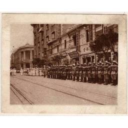 Cromo antiguo de Tien-Tsin, Revue des Troupes. Jeunes Gens. Prenez du service dans les Troupes Coloniales