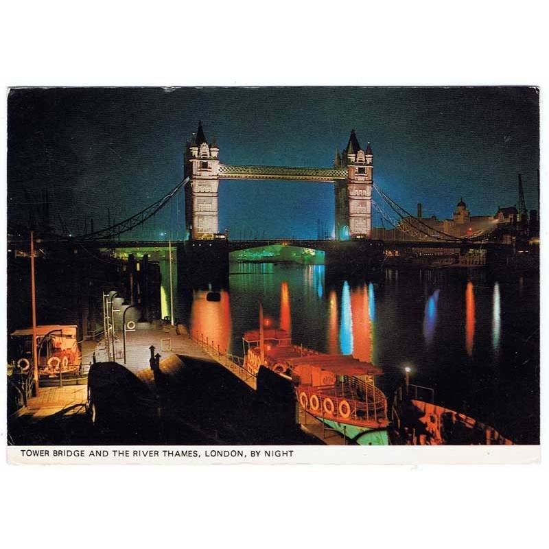 Postal Tower Bridge and the River Thames, London, by night. Escrita y circulada