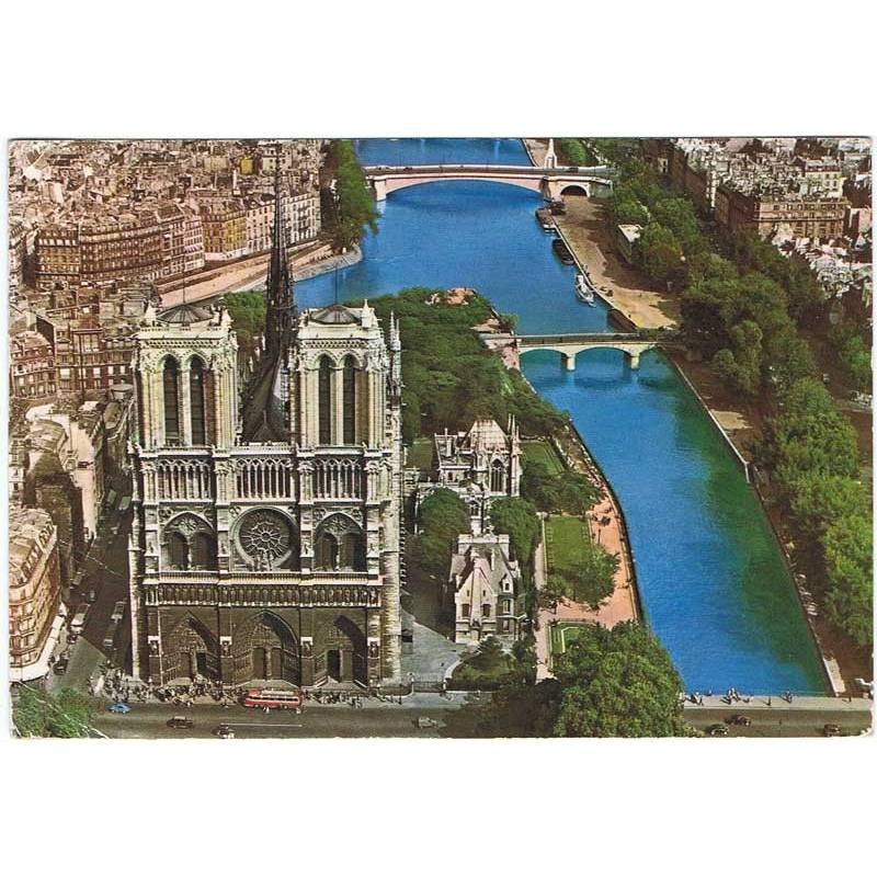 Postal Francia. En avion au dessus de Paris. Notre-Dame. Nº 845