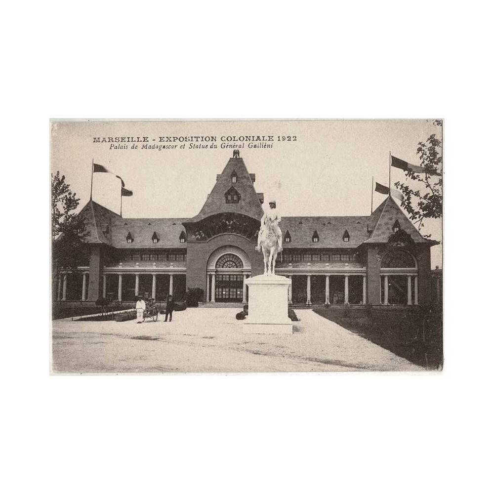 Postal Francia. Marseille. Exposition Coloniale 1922. Palais de Madagascar et Statue du Général Galliéni
