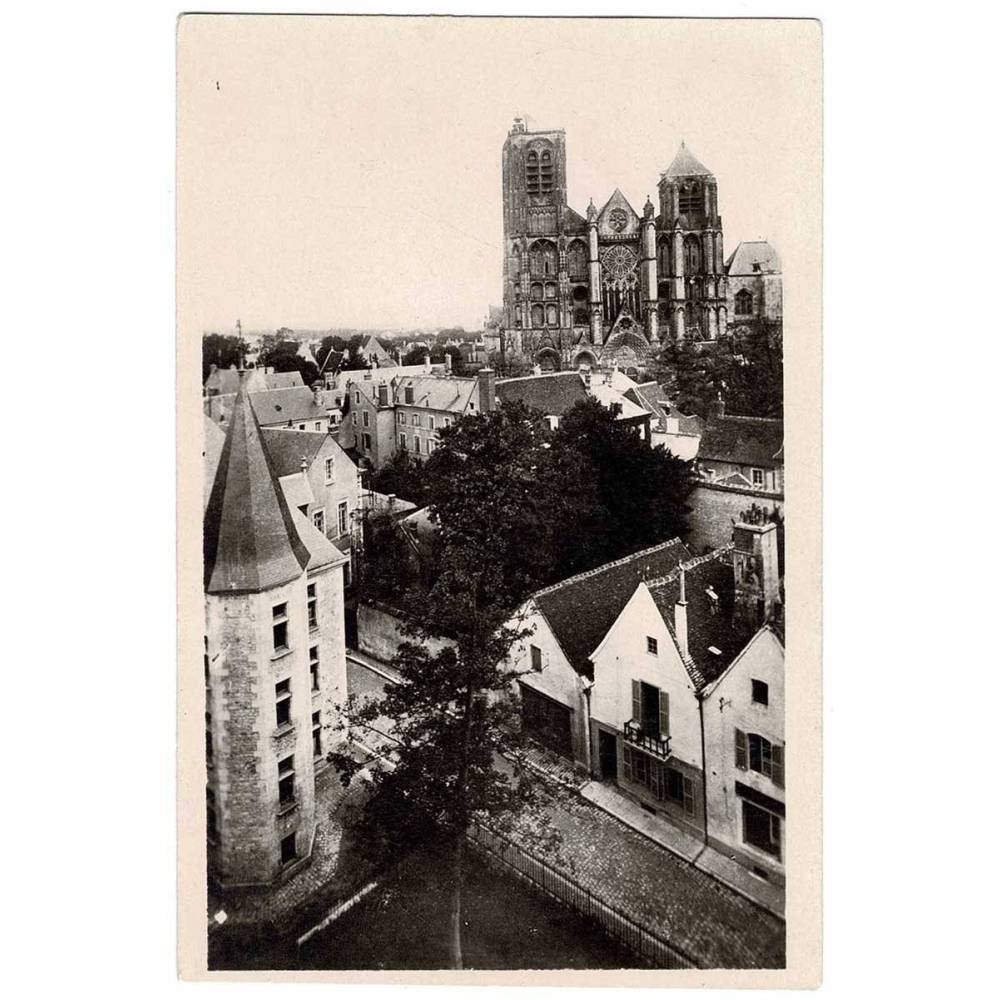 Postal de Francia. Bourges. Vue Centrale prise de l'Hotel des Postes Nº 404
