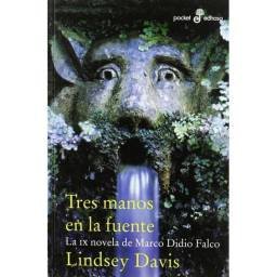 Tres manos en la fuente