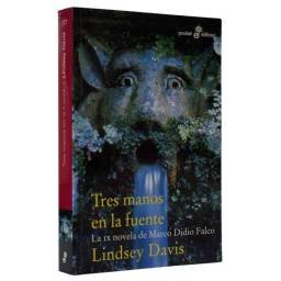 Tres manos en la fuente