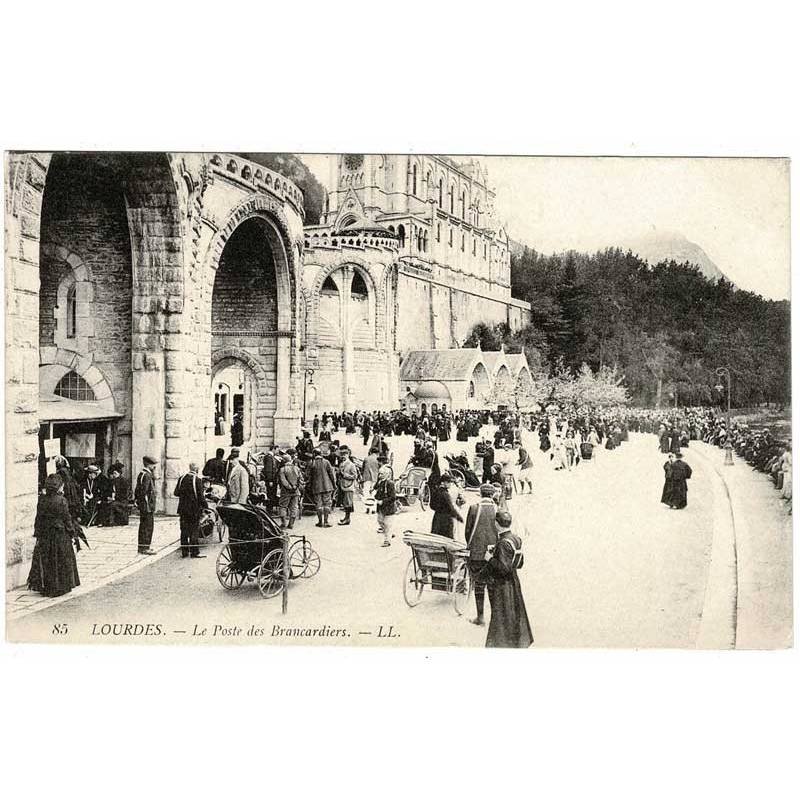 Postal Francia. Lourdes. Le Poste des Brancardiers No. 85