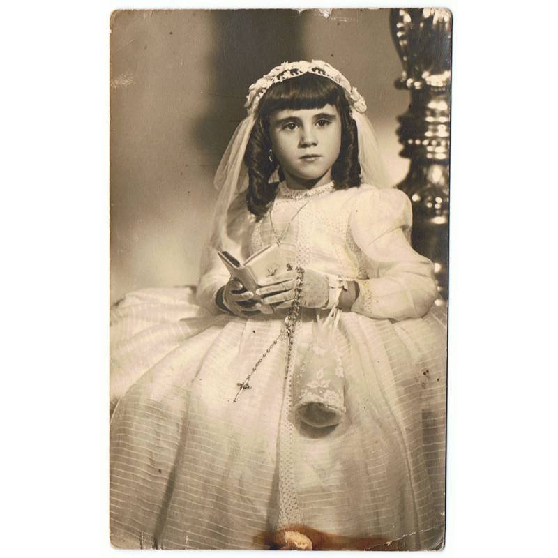Antigua fotografía de niña de Primera Comunión