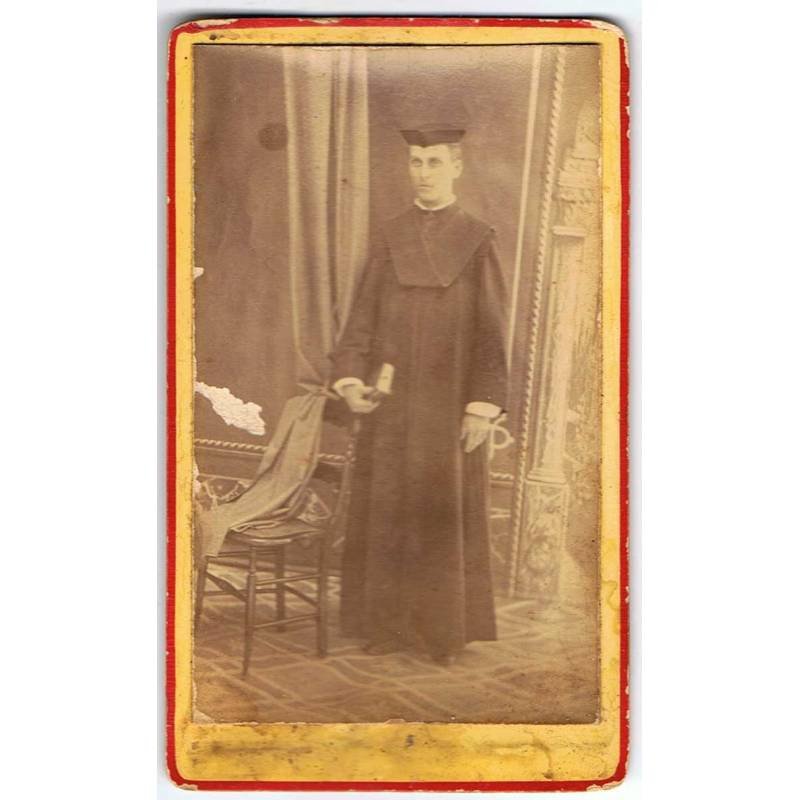 Antigua fotografía de un seminarista o cura sobre cartón. Finales s.XIX