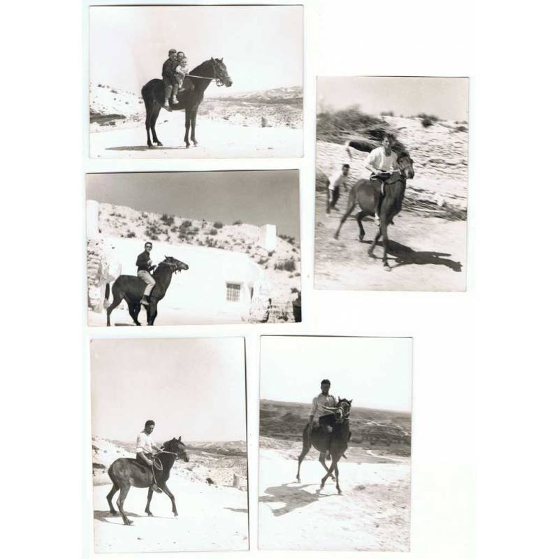 Antiguas fotografías de personas a caballo. Lote de 5 fotos
