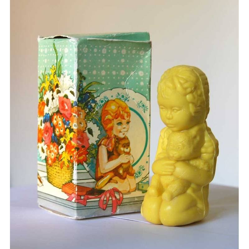 Jabón perfumado Tender Moments (niña con oso) de Avon